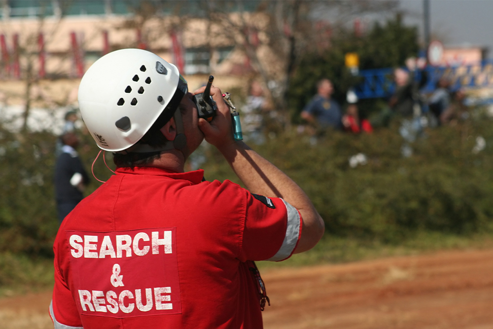 search-rescue-official-hardhat-walkie-talkie-at-disaster-scene