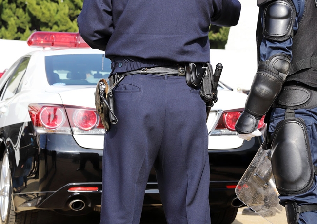 policemen-cop-car