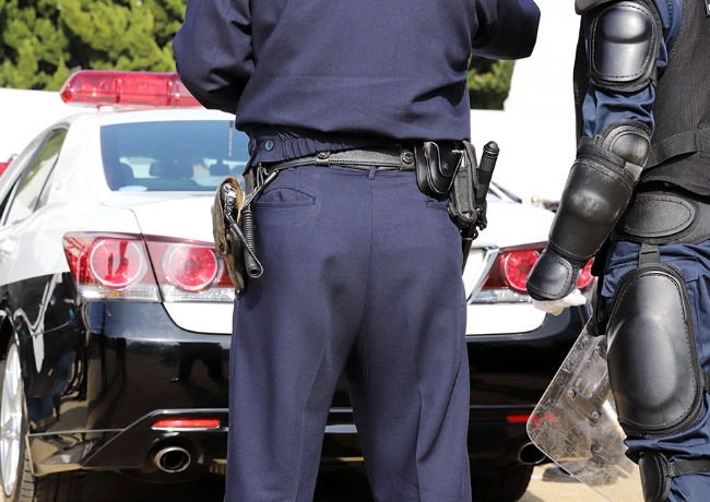 policemen-cop-car policemen-cop-car