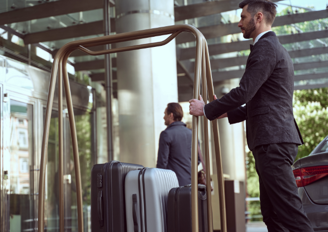 hotel-concierge-greeting-guests hotel-concierge-greeting-guests