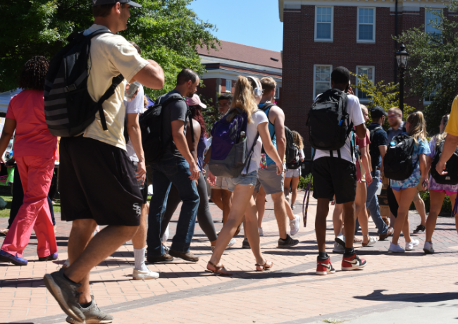 people-walking-on-college-campus