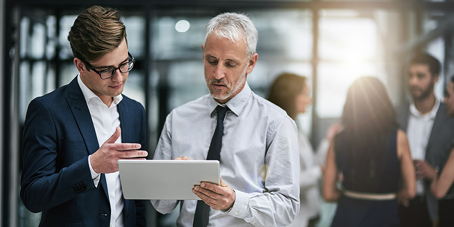 security-officers-utilizing-mobile-technology